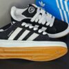 Tienda de ropa y zapatillas zapatilla