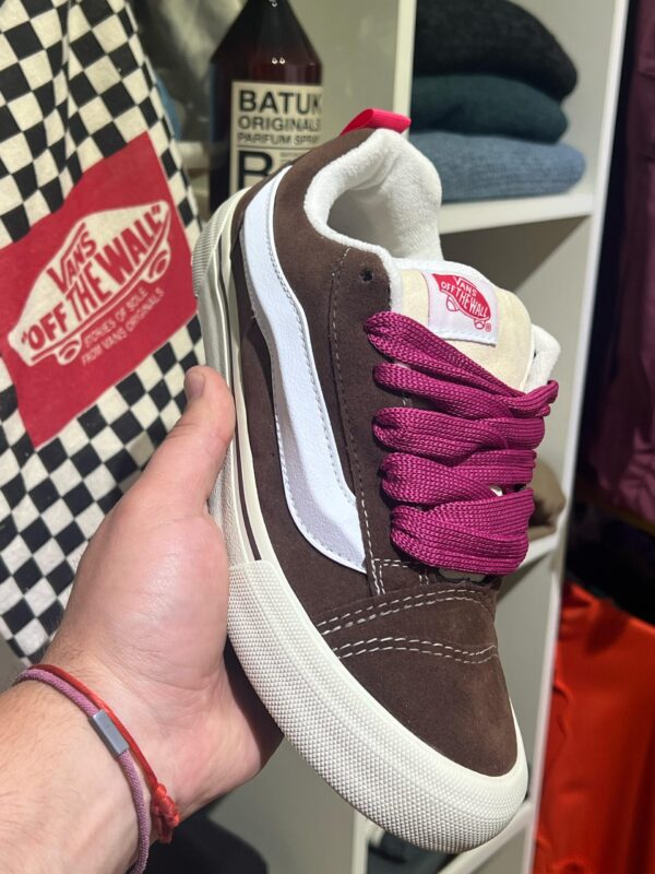 Tienda de ropa y zapatillas zapatilla